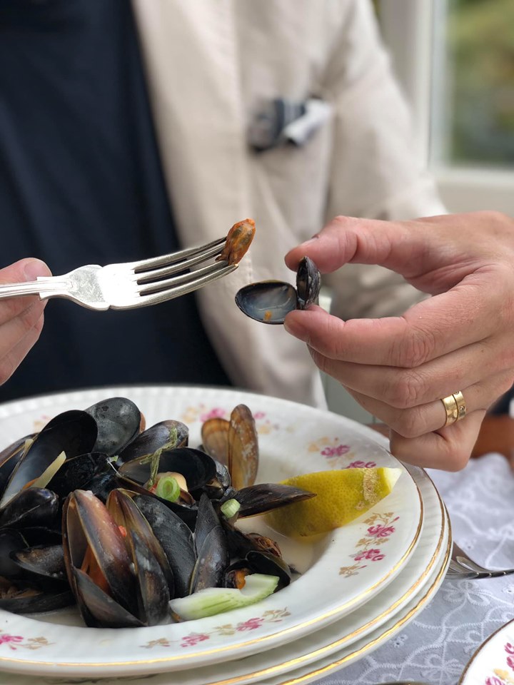 Dining mussels dinner